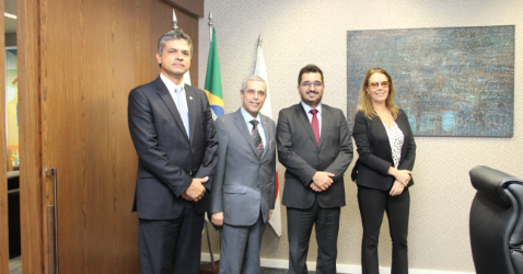 Presidente do TCEMG, Cláudio Terrão, o presidente do TJMG, Herbert José Almeida Carneiro, o superintendente-adjunto da Superintendência Administrativa, desembargador Carlos Henrique Perpétuo Braga, e a desembargadora  Mônica Libânio Rocha Bretas, da Superintendência de Assuntos Patrimoniais.